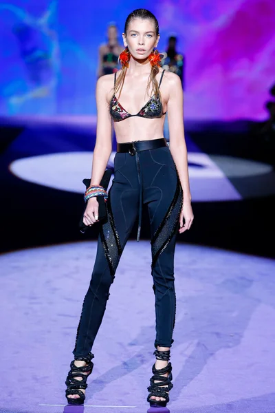 Look 3